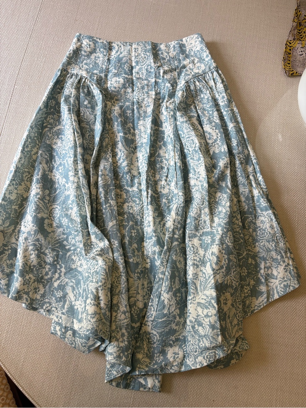 Anthropologie linen Blue Floral Midi Skirt. NWT. Size 4 - Picture 5 of 6